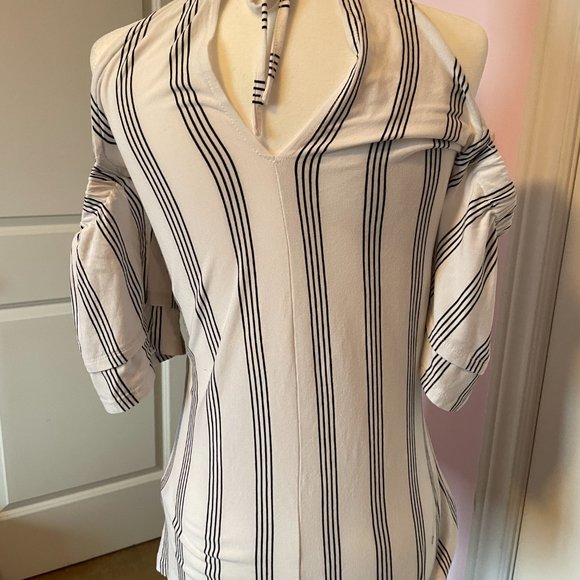 Striped off the shoulder top - Picture 2 of 4